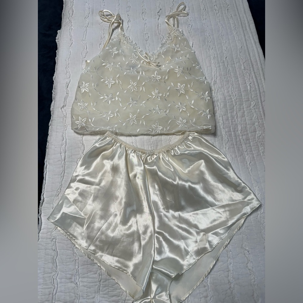 Women’s lingerie, new without tags. Size S.
